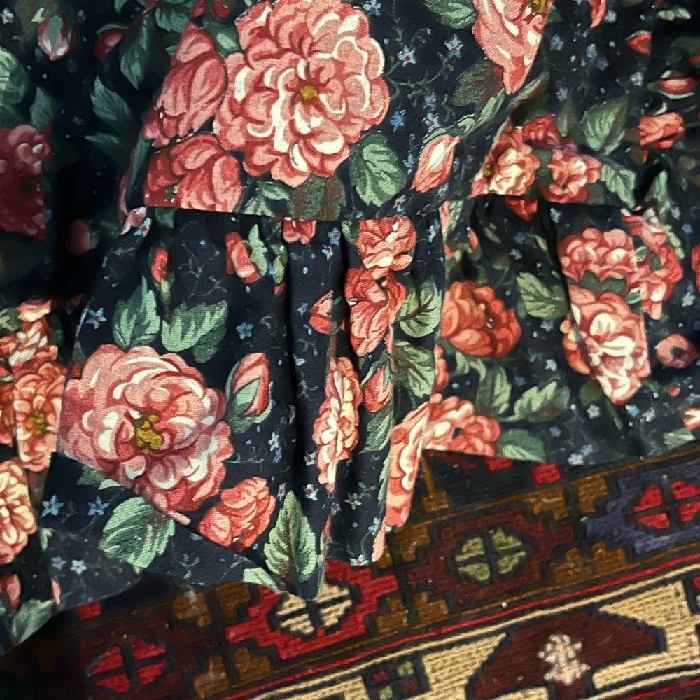 Vintage Pair of Floral Rose Print Cotton Pillowcases with Ruffle Edges - Picture 2 of 5